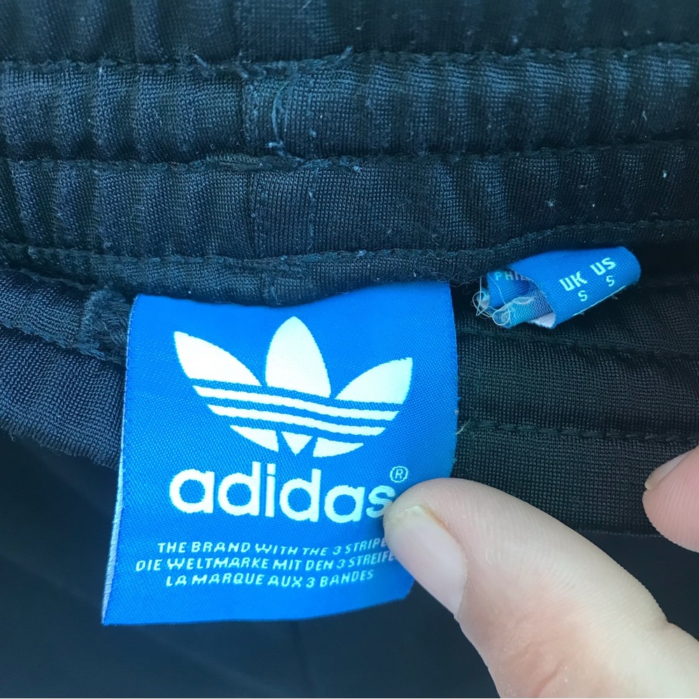 Adidas orignals shorts (M-L) - Picture 6 of 6